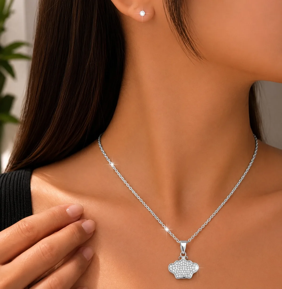 SET DE ARETE MÁS CADENA CON DIJE DE CORONA BRILLANTE 